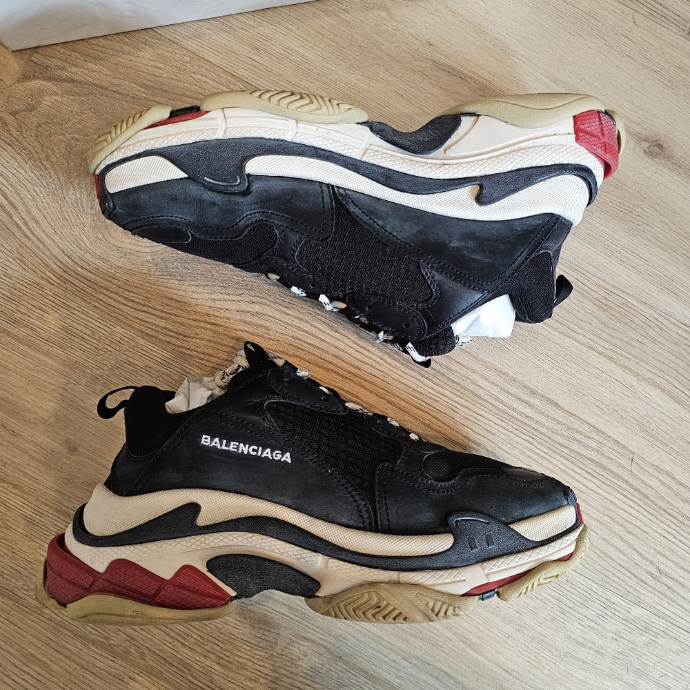 Balenciaga Triple S Black / Red size 43